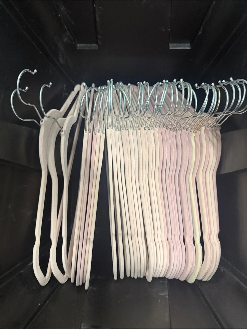 30 Plush Velvet Slim Pink Clothes Hanger - Neutral Brand